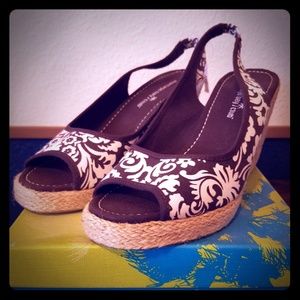 Brown and cream print wedges